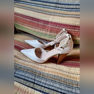 beautiful white high heels size 7